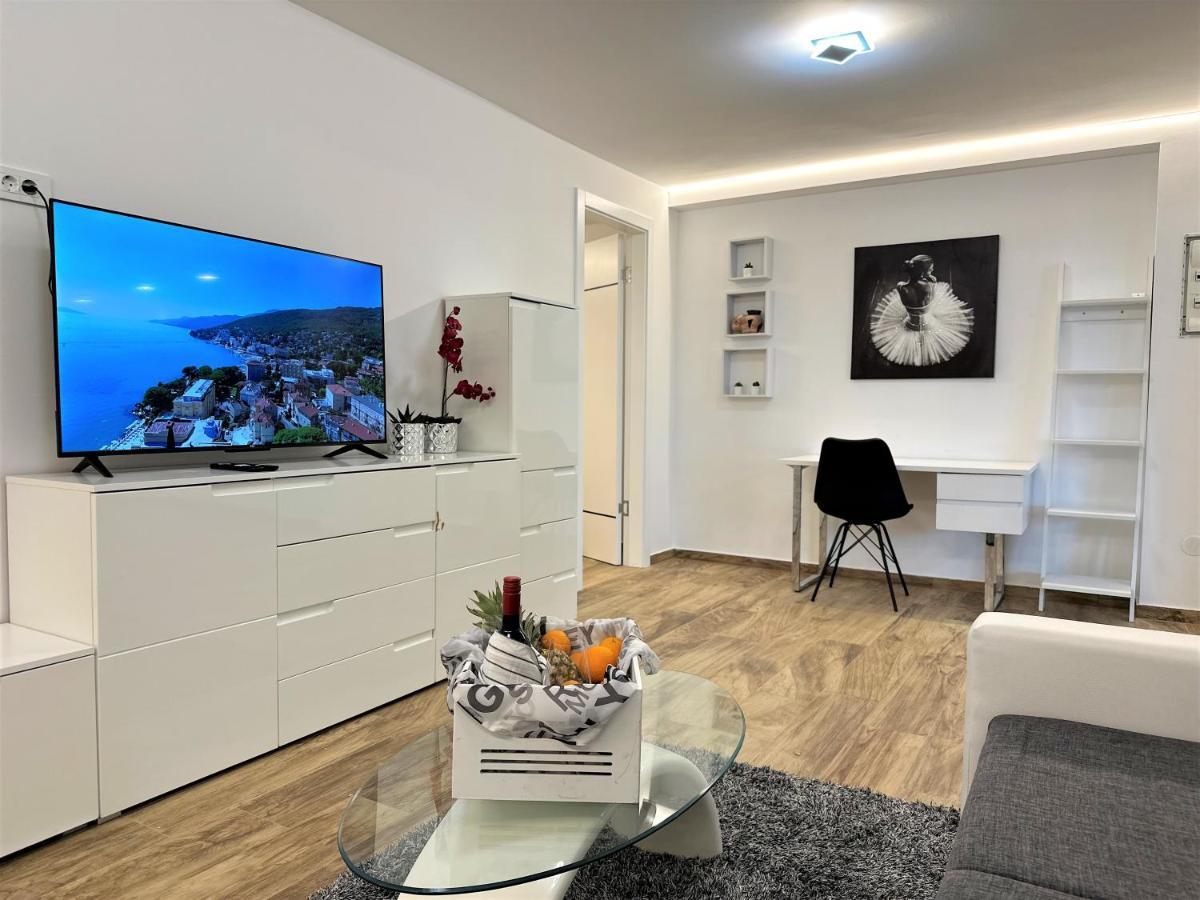 Hillside Apartment Volosko Abbazia Esterno foto